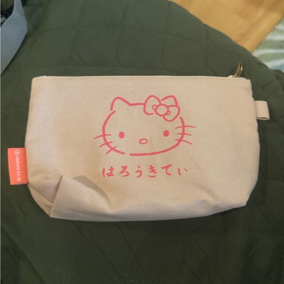 Hello Kitty Pink Pouch - Picture 4 of 4